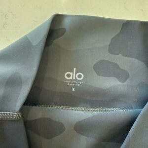 Alo Gray Black Camouflage Leggings